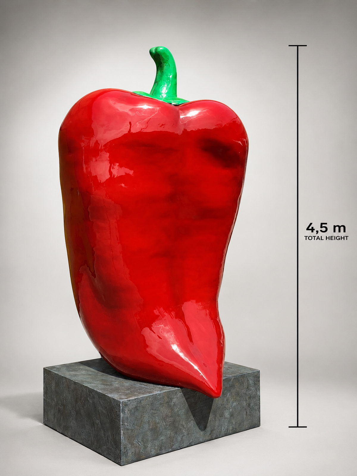 Skulptura crvene paprike visine 4,5 m sa skalom visine